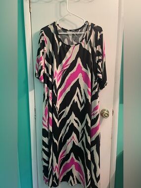 Plus Zebra-Stripe Scoop Neck Maxi Dress in Black, White & Hot Pink Boutique Bran